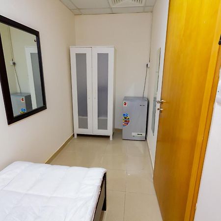 Small Budget Rooms For 'Girls' Only In Dubai, Marina Buitenkant foto