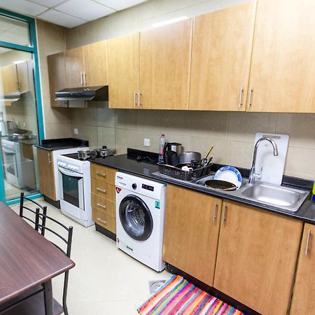 Small Budget Rooms For 'Girls' Only In Dubai, Marina Buitenkant foto