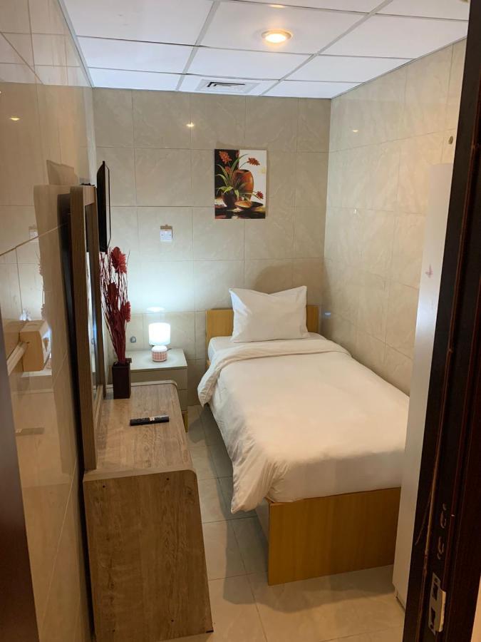 Small Budget Rooms For 'Girls' Only In Dubai, Marina Buitenkant foto