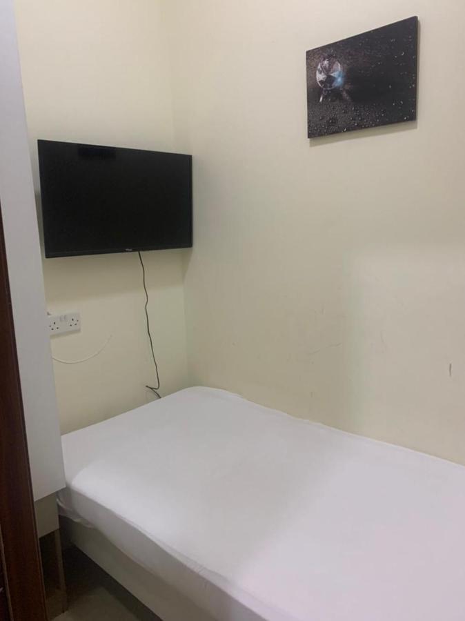 Small Budget Rooms For 'Girls' Only In Dubai, Marina Buitenkant foto