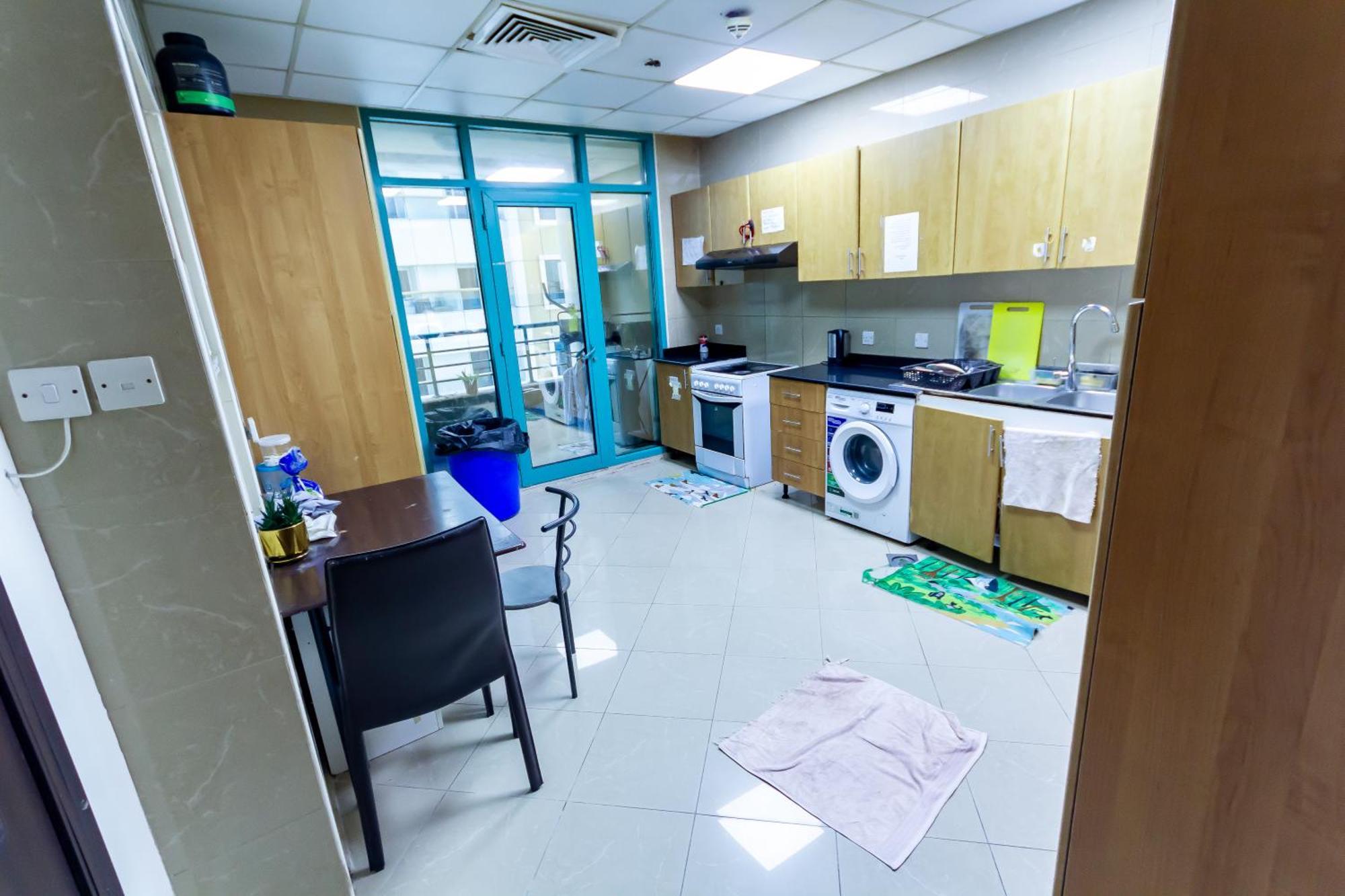 Small Budget Rooms For 'Girls' Only In Dubai, Marina Buitenkant foto