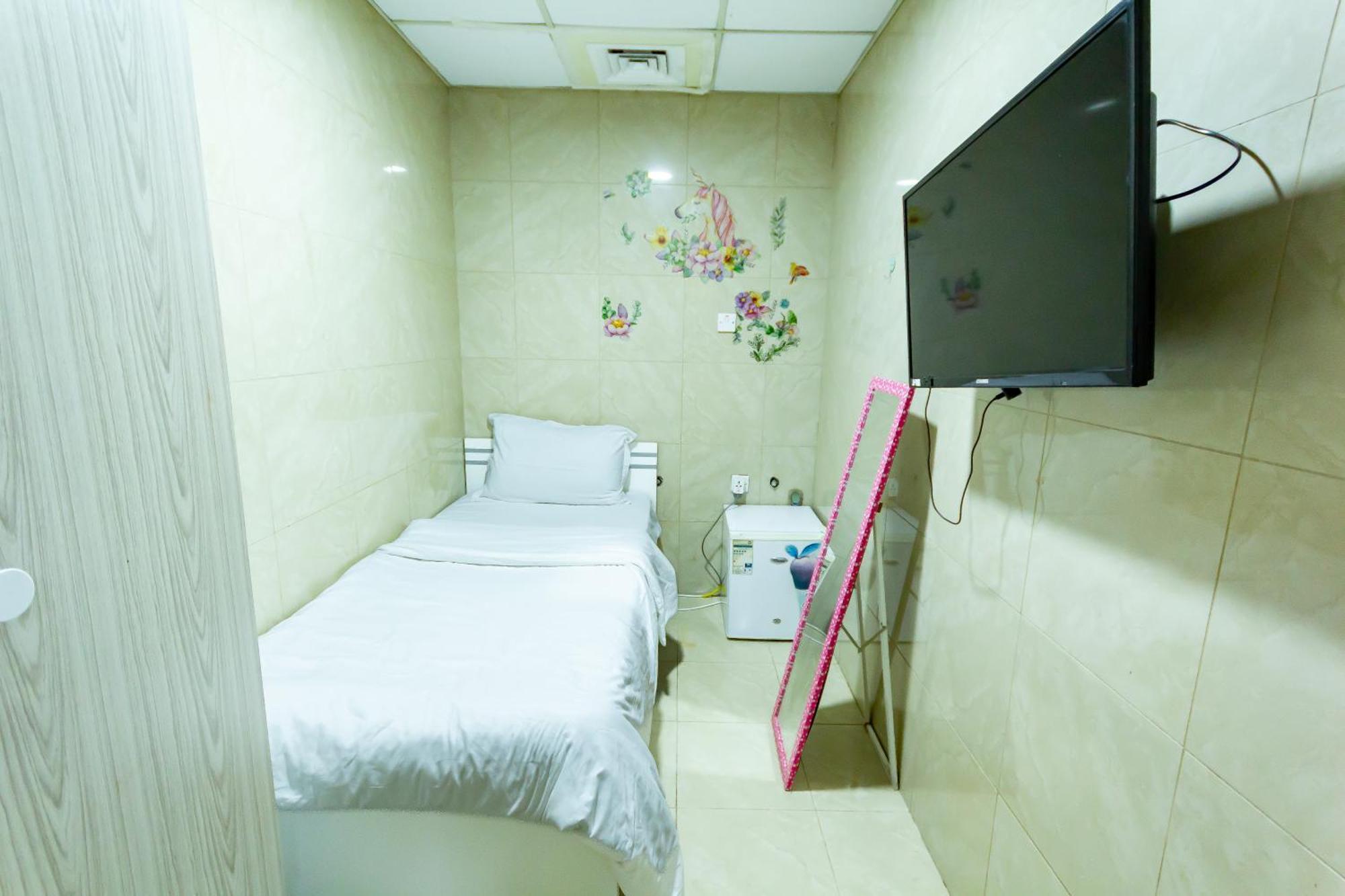 Small Budget Rooms For 'Girls' Only In Dubai, Marina Buitenkant foto