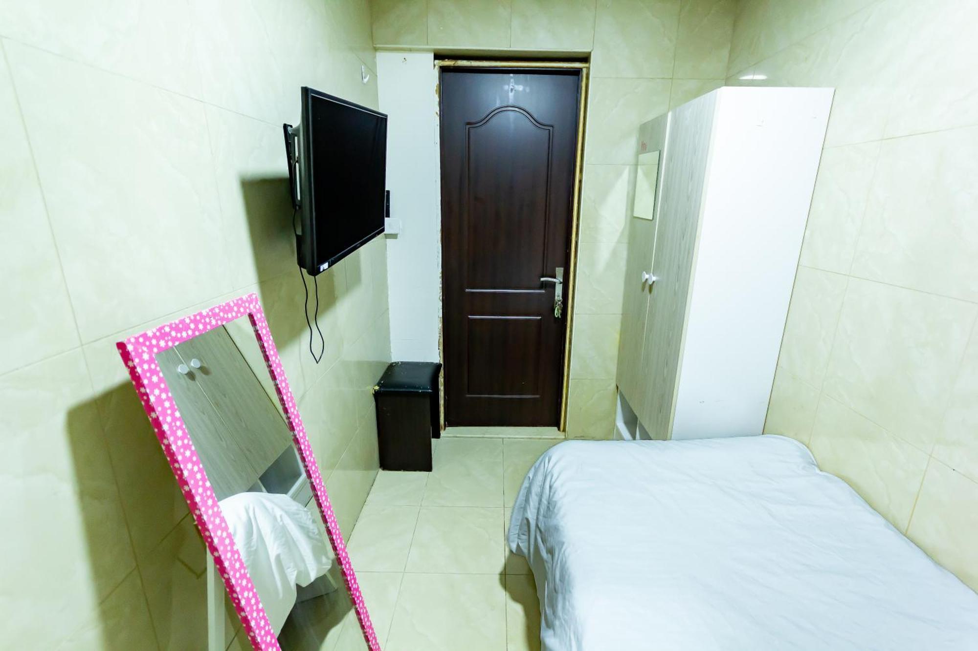 Small Budget Rooms For 'Girls' Only In Dubai, Marina Buitenkant foto