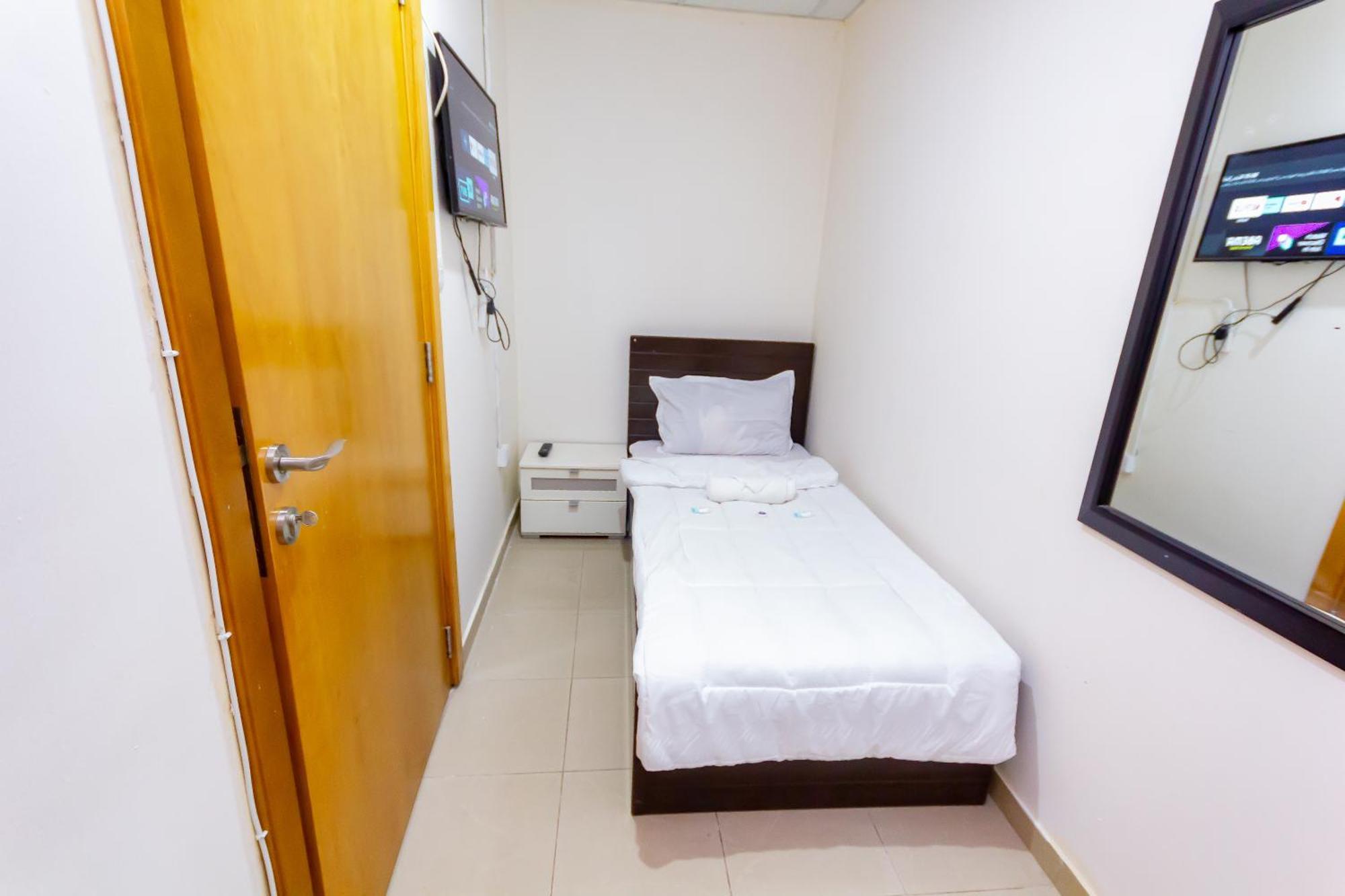 Small Budget Rooms For 'Girls' Only In Dubai, Marina Buitenkant foto