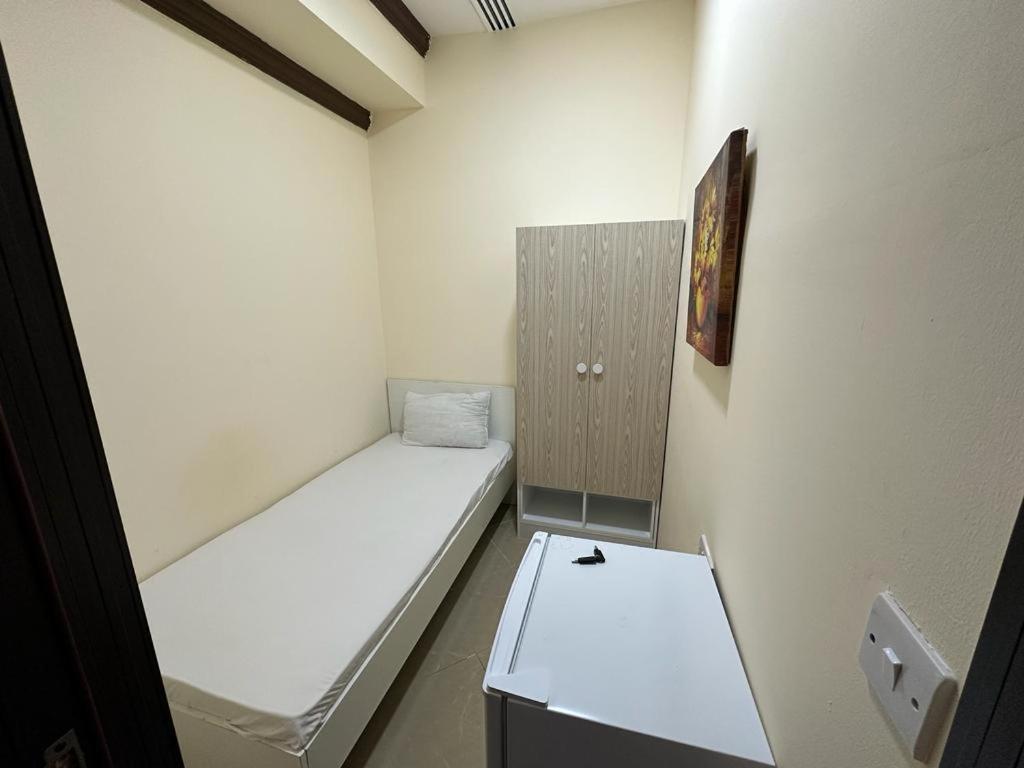 Small Budget Rooms For 'Girls' Only In Dubai, Marina Buitenkant foto