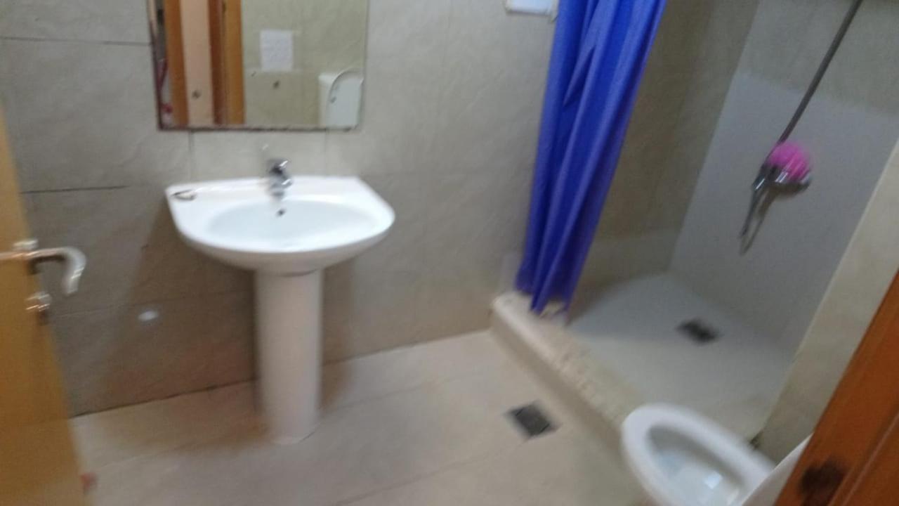 Small Budget Rooms For 'Girls' Only In Dubai, Marina Buitenkant foto