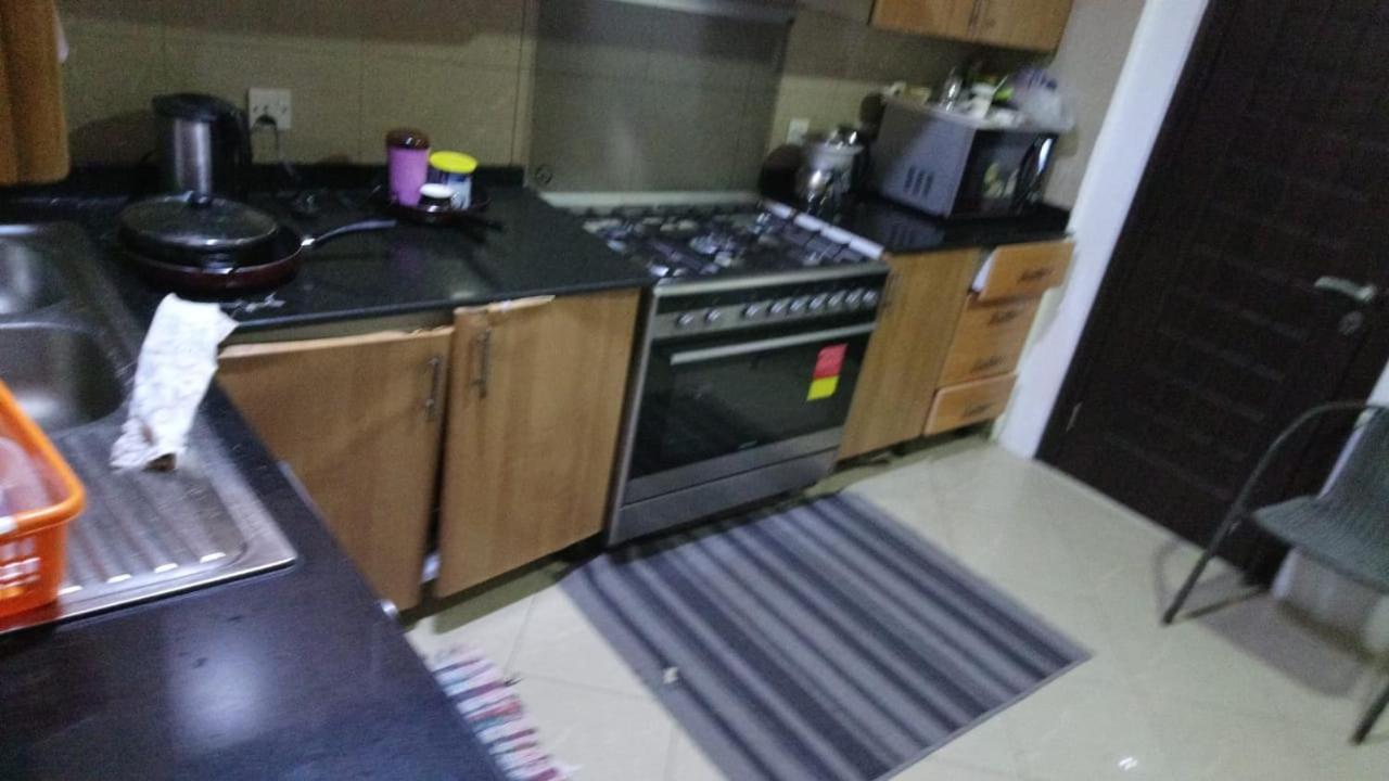Small Budget Rooms For 'Girls' Only In Dubai, Marina Buitenkant foto