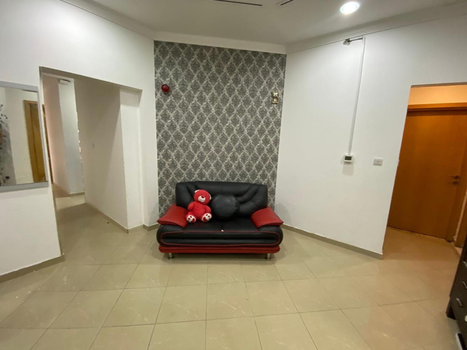 Small Budget Rooms For 'Girls' Only In Dubai, Marina Buitenkant foto
