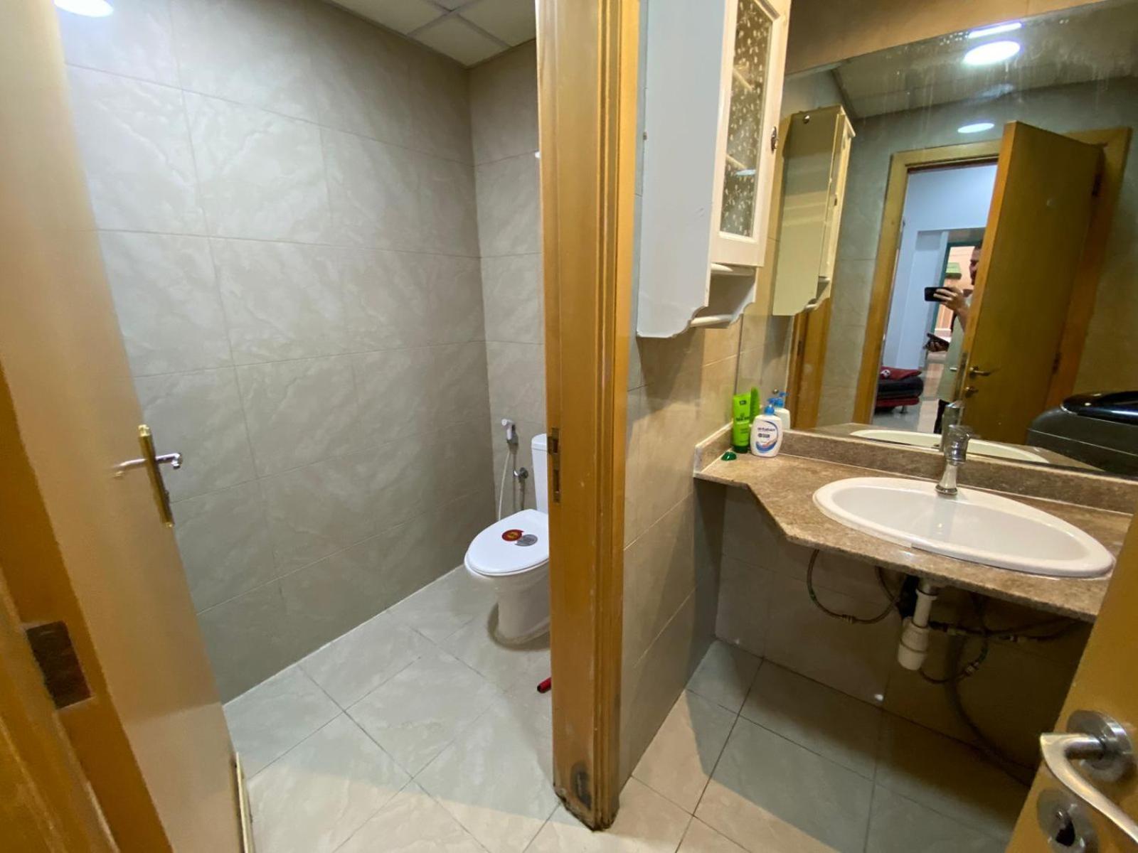 Small Budget Rooms For 'Girls' Only In Dubai, Marina Buitenkant foto