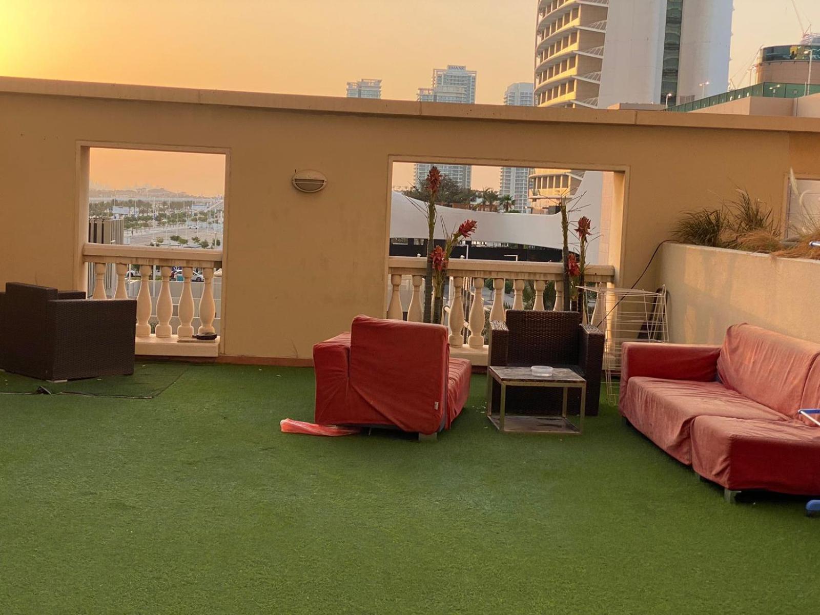 Small Budget Rooms For 'Girls' Only In Dubai, Marina Buitenkant foto