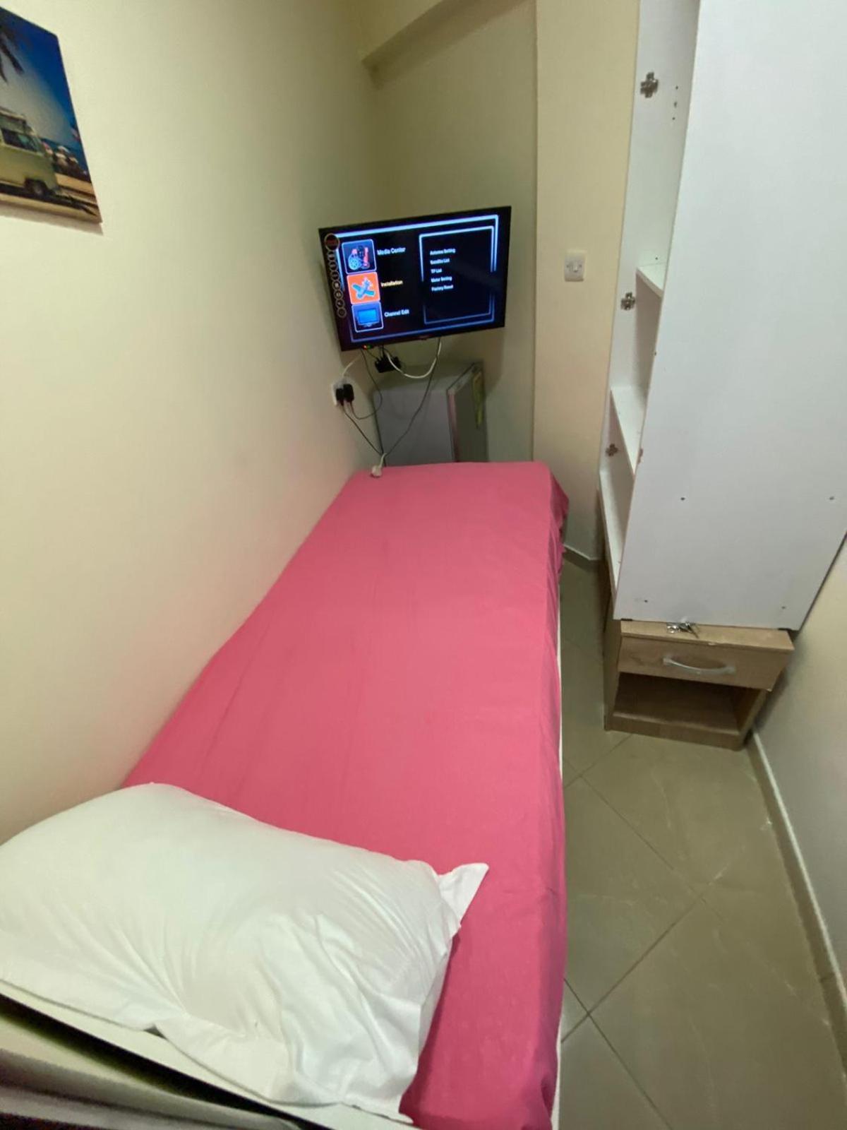 Small Budget Rooms For 'Girls' Only In Dubai, Marina Buitenkant foto