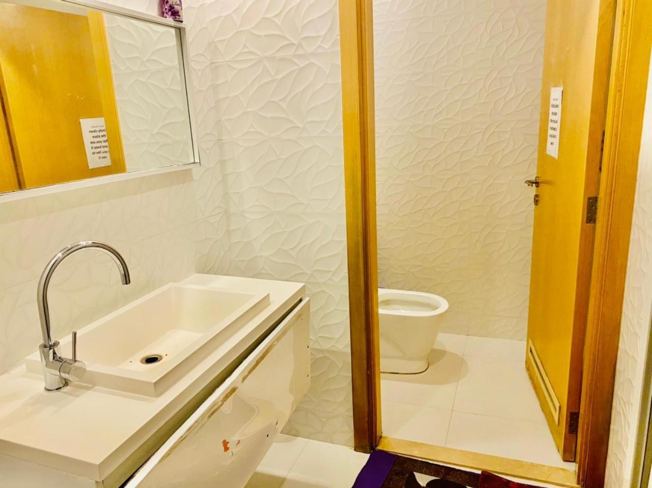 Small Budget Rooms For 'Girls' Only In Dubai, Marina Buitenkant foto