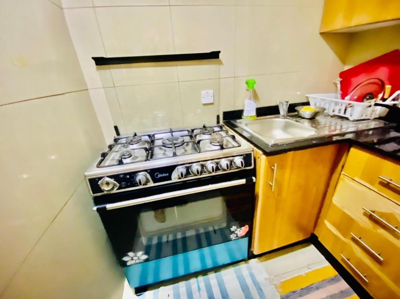 Small Budget Rooms For 'Girls' Only In Dubai, Marina Buitenkant foto