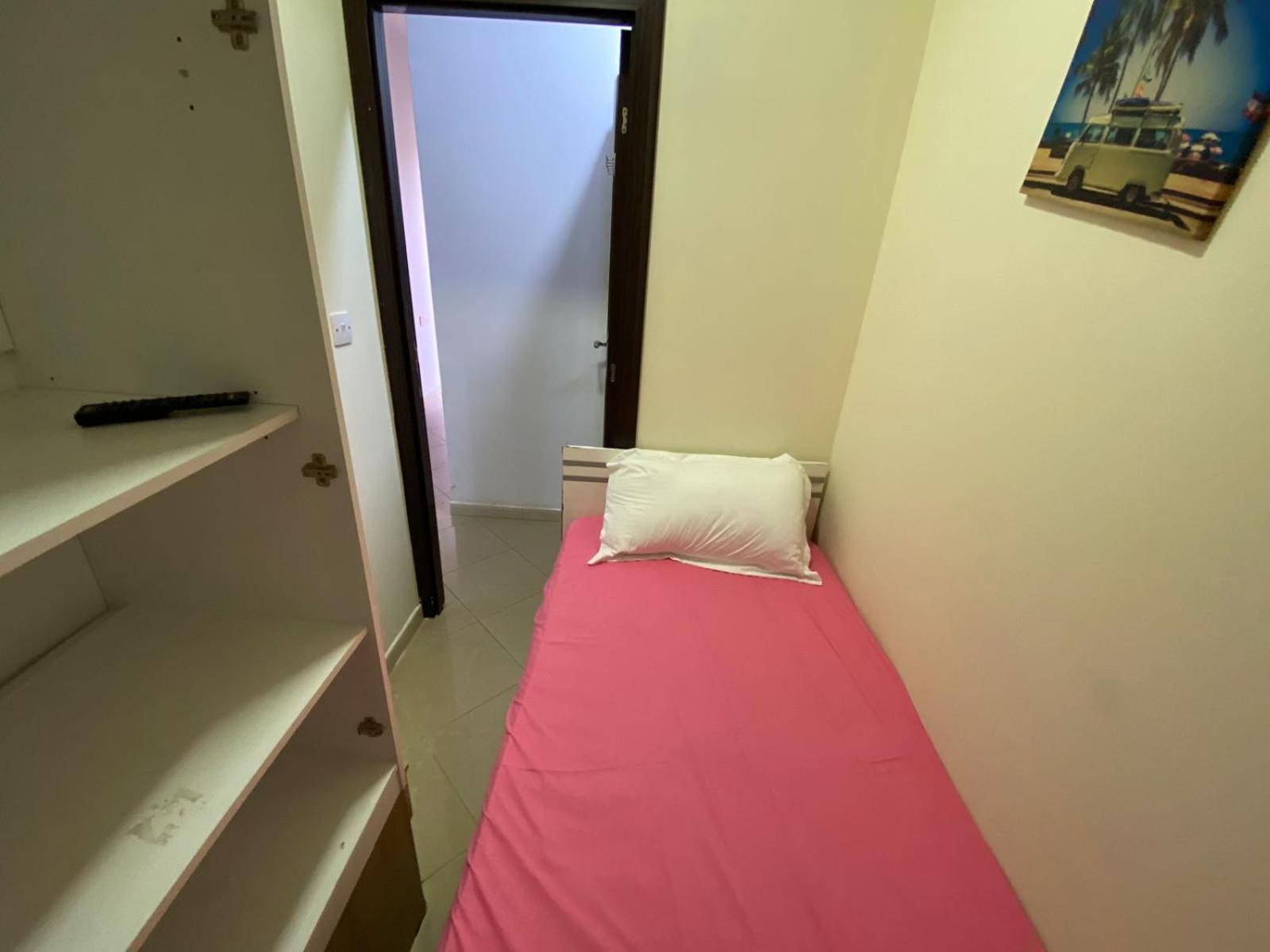 Small Budget Rooms For 'Girls' Only In Dubai, Marina Buitenkant foto