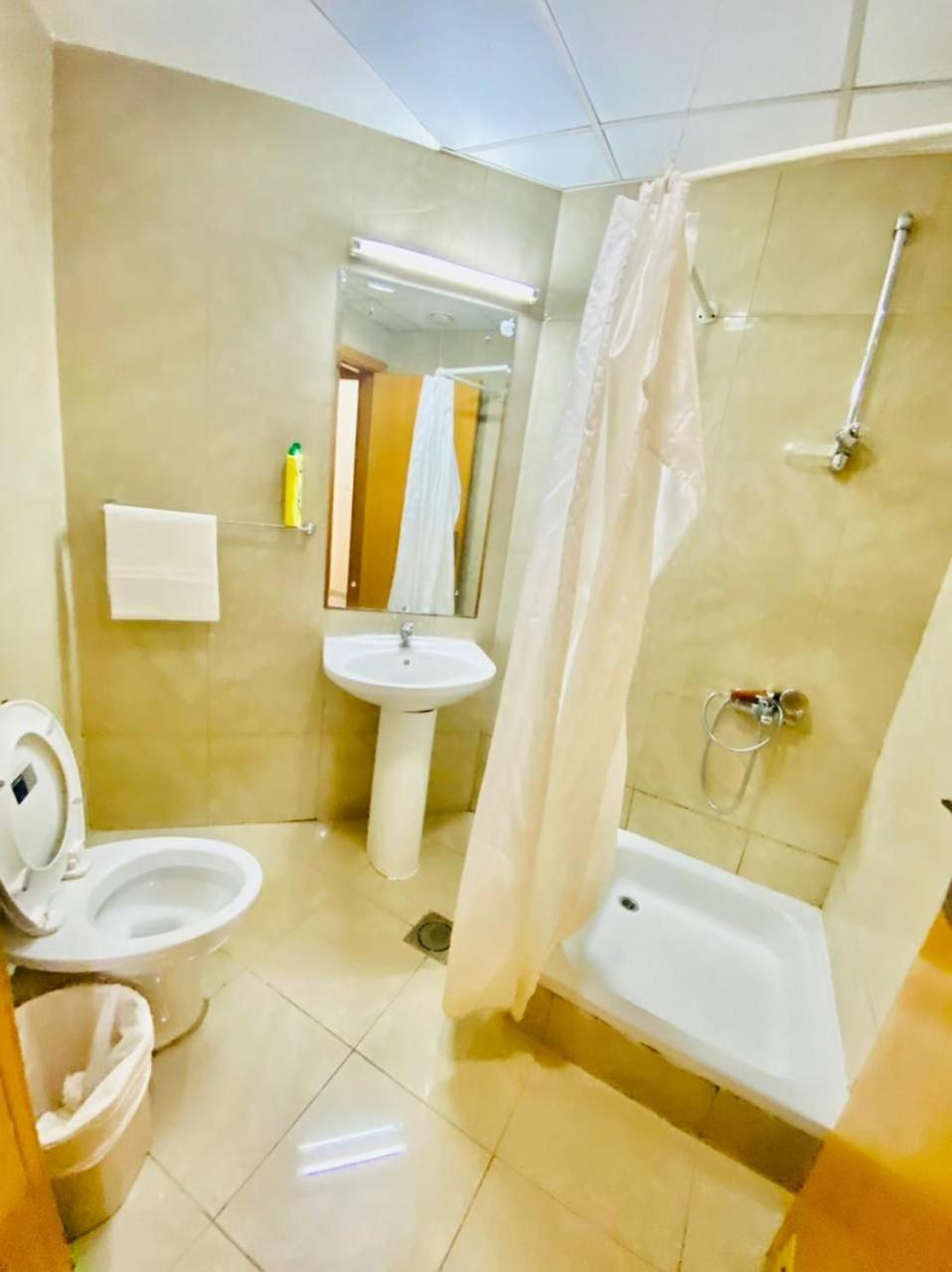 Small Budget Rooms For 'Girls' Only In Dubai, Marina Buitenkant foto