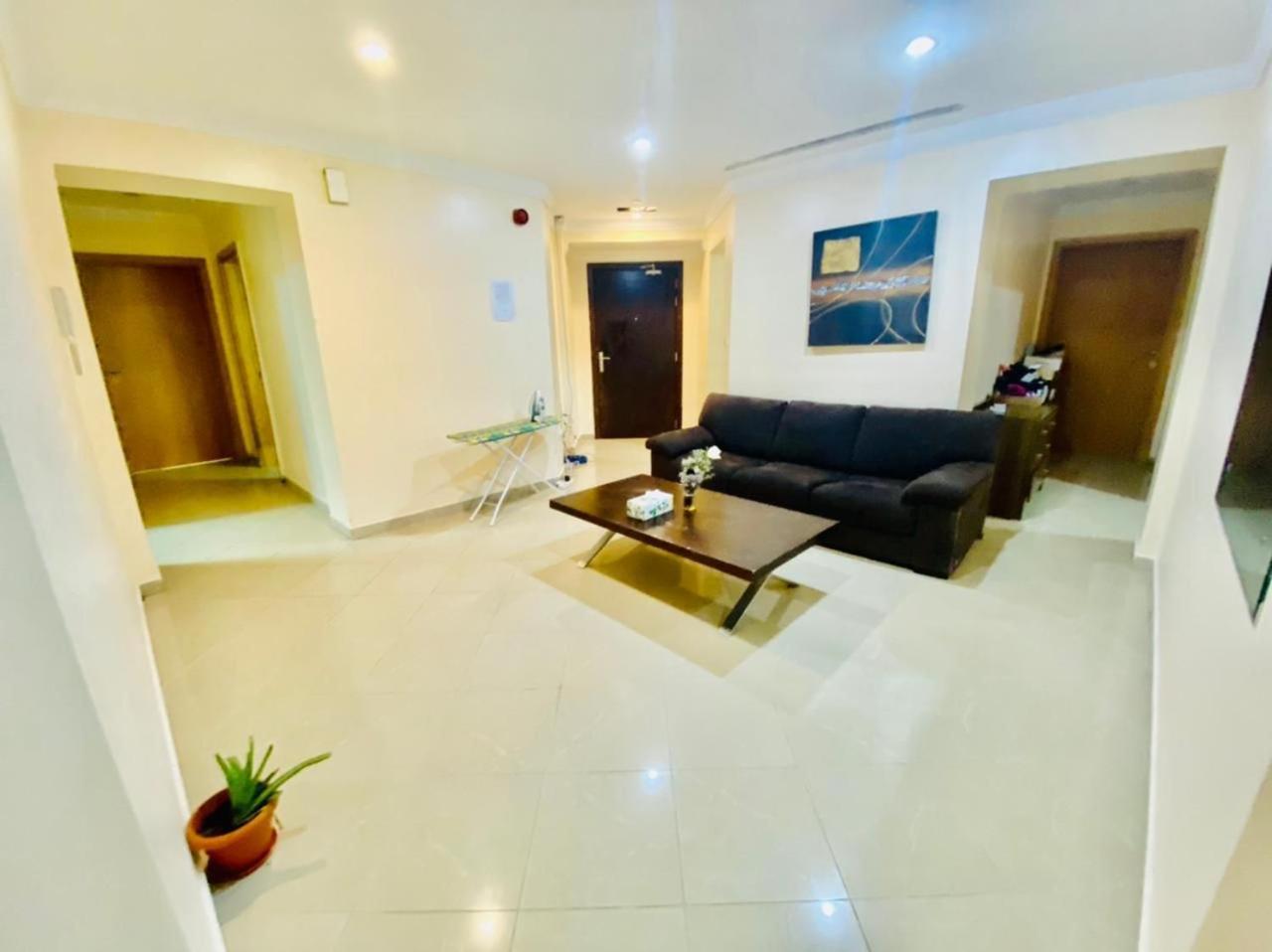 Small Budget Rooms For 'Girls' Only In Dubai, Marina Buitenkant foto