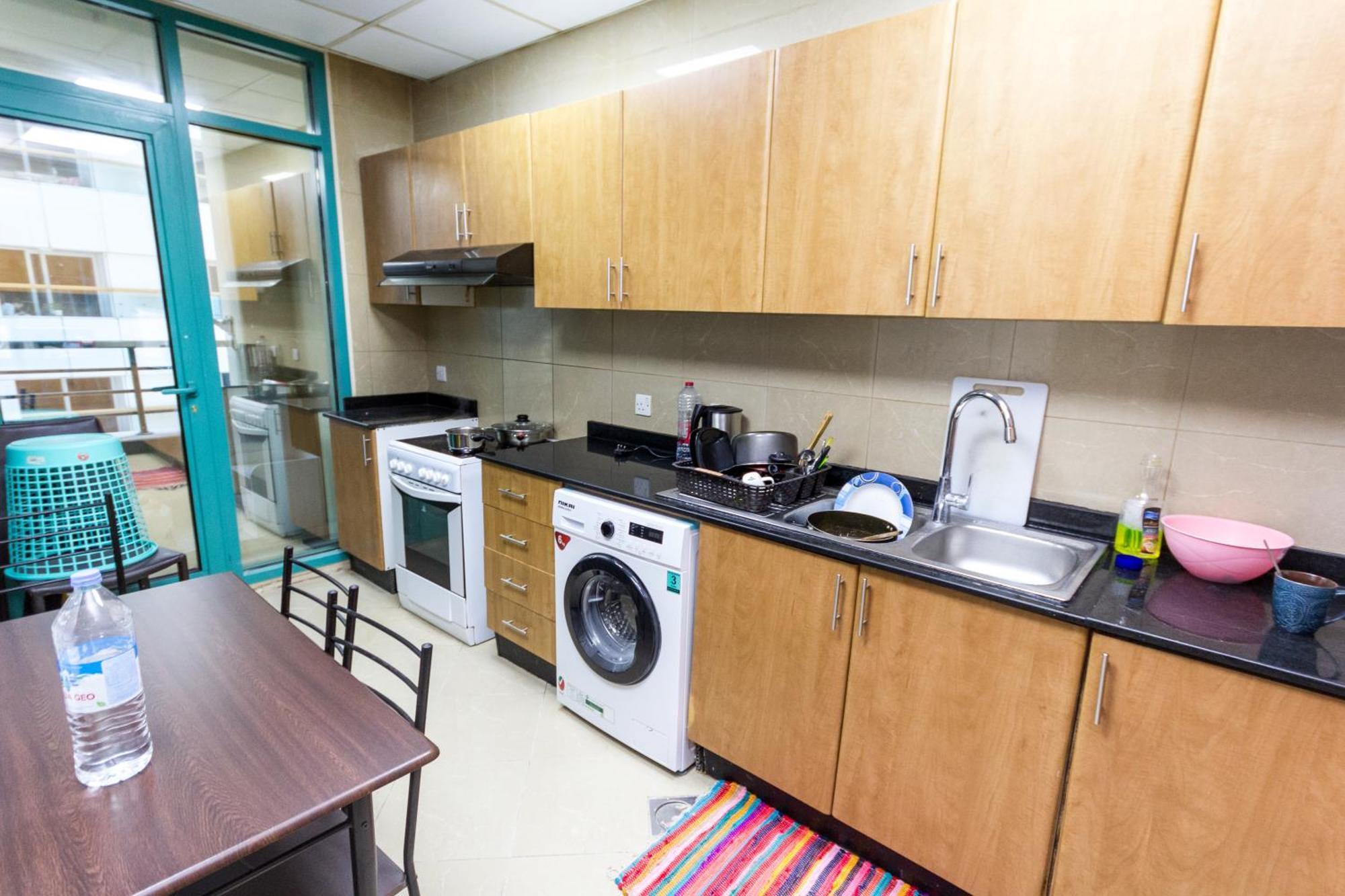 Small Budget Rooms For 'Girls' Only In Dubai, Marina Buitenkant foto